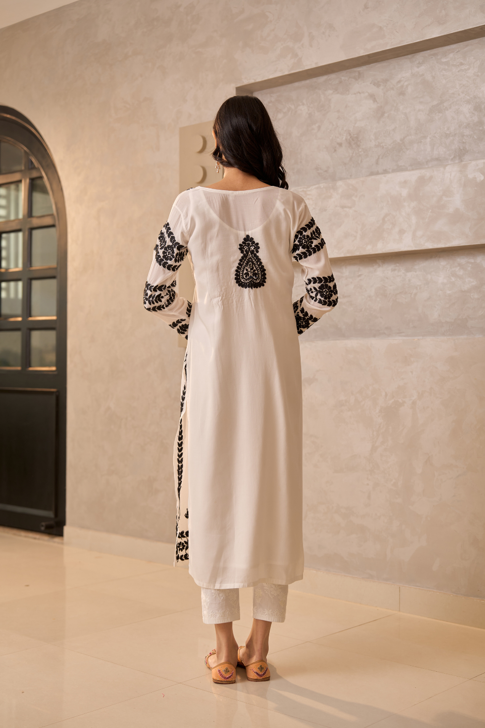 HASEENA CHIKANKARI PREMIUM MODAL WHITE & BLACK STRAIGHT LONG KURTA