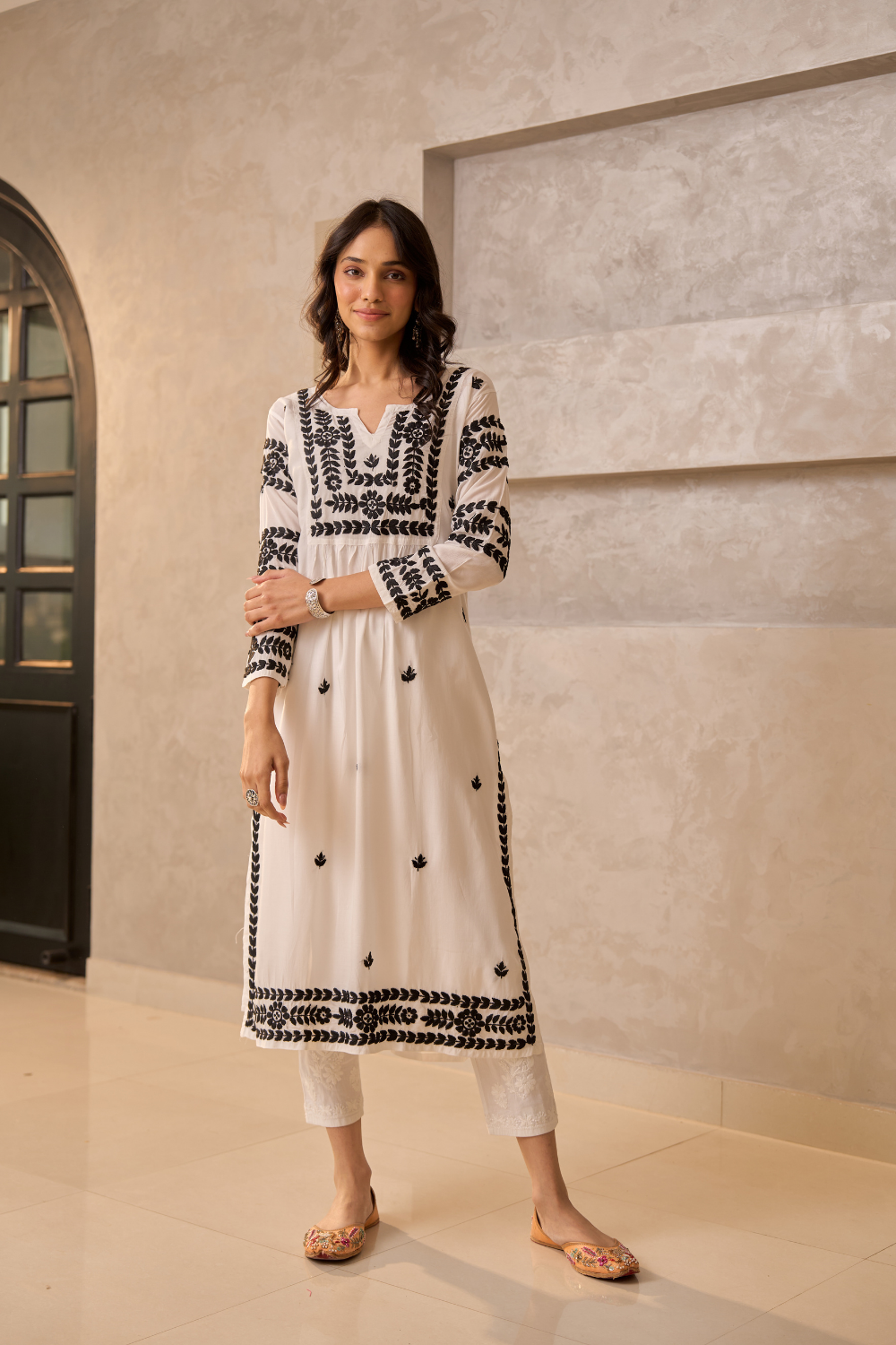 HASEENA CHIKANKARI PREMIUM MODAL WHITE & BLACK STRAIGHT LONG KURTA