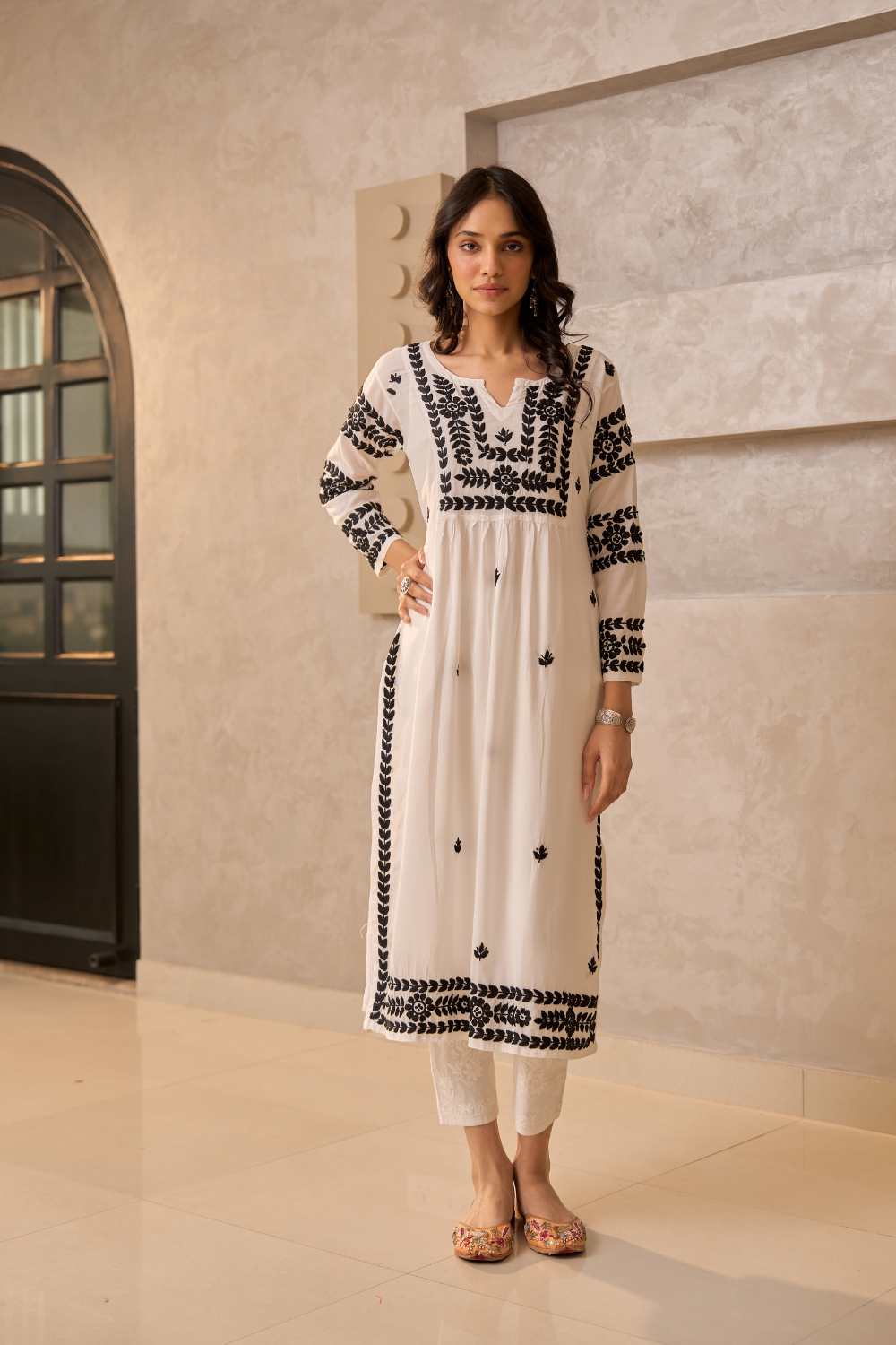 HASEENA CHIKANKARI PREMIUM MODAL WHITE & BLACK STRAIGHT LONG KURTA