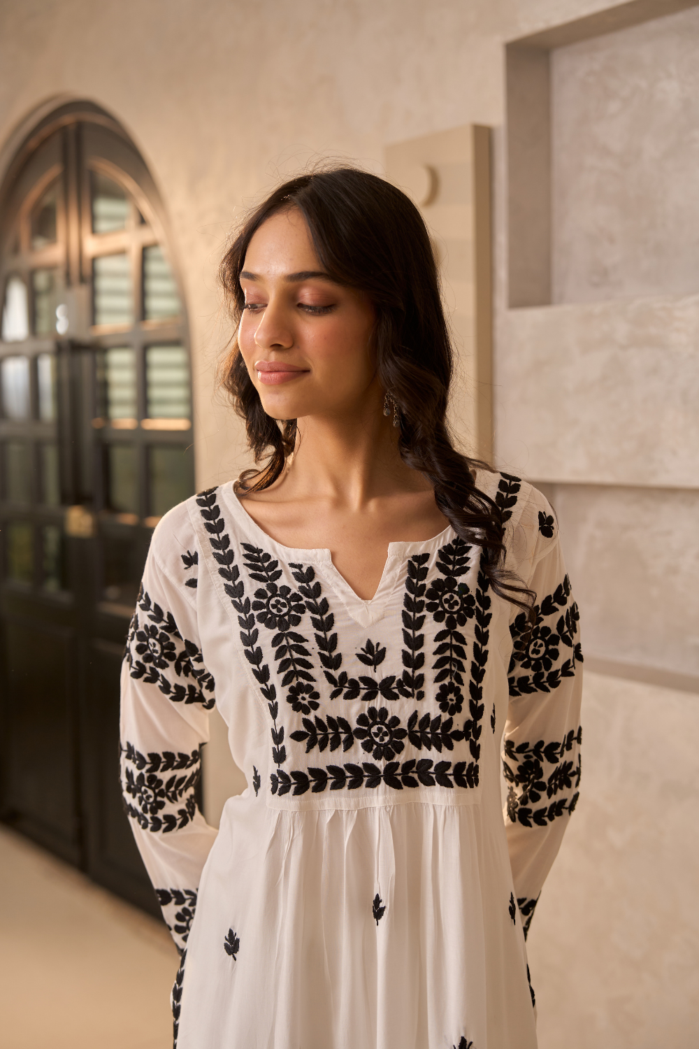 HASEENA CHIKANKARI PREMIUM MODAL WHITE & BLACK STRAIGHT LONG KURTA