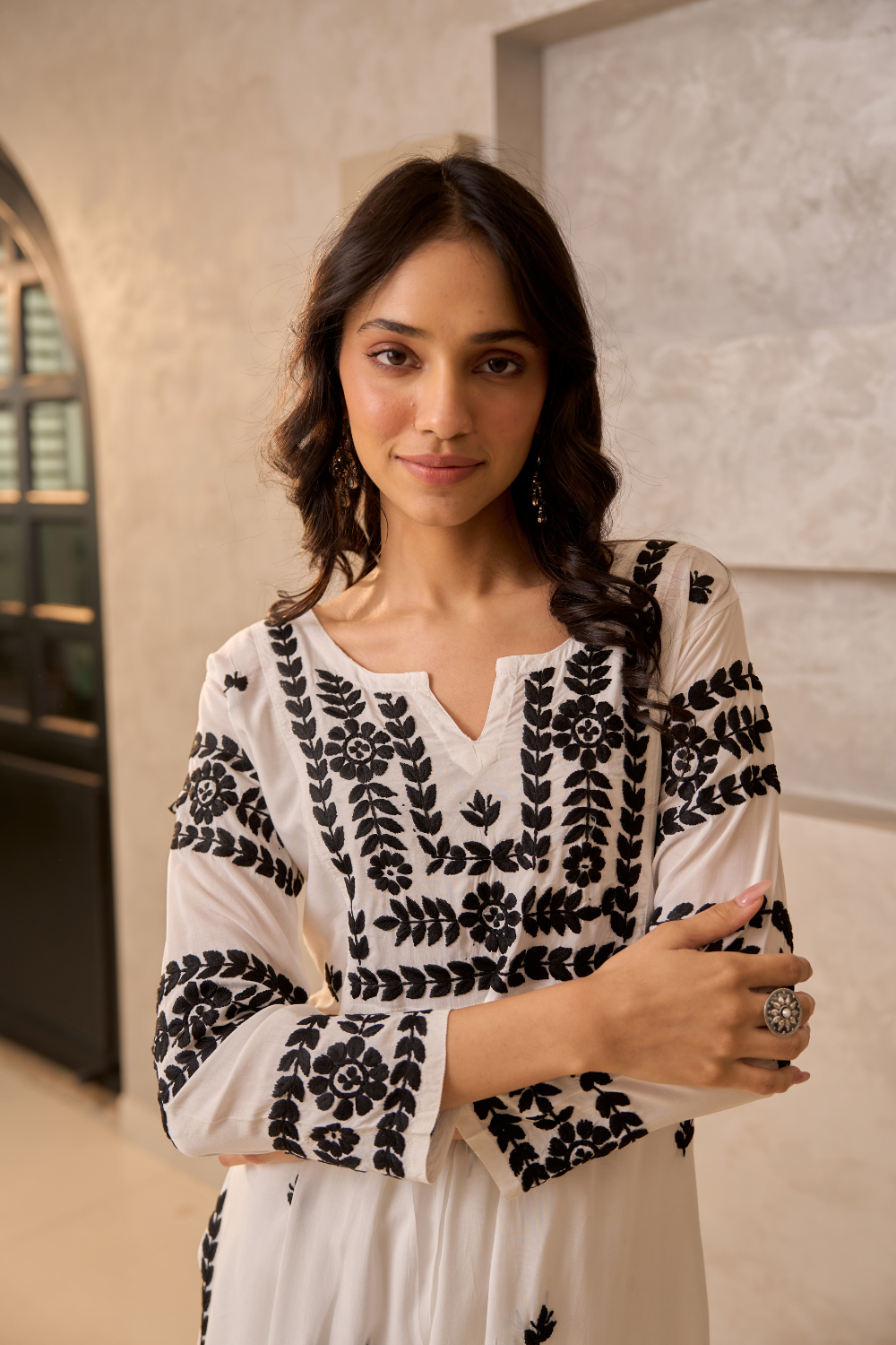 HASEENA CHIKANKARI PREMIUM MODAL WHITE & BLACK STRAIGHT LONG KURTA