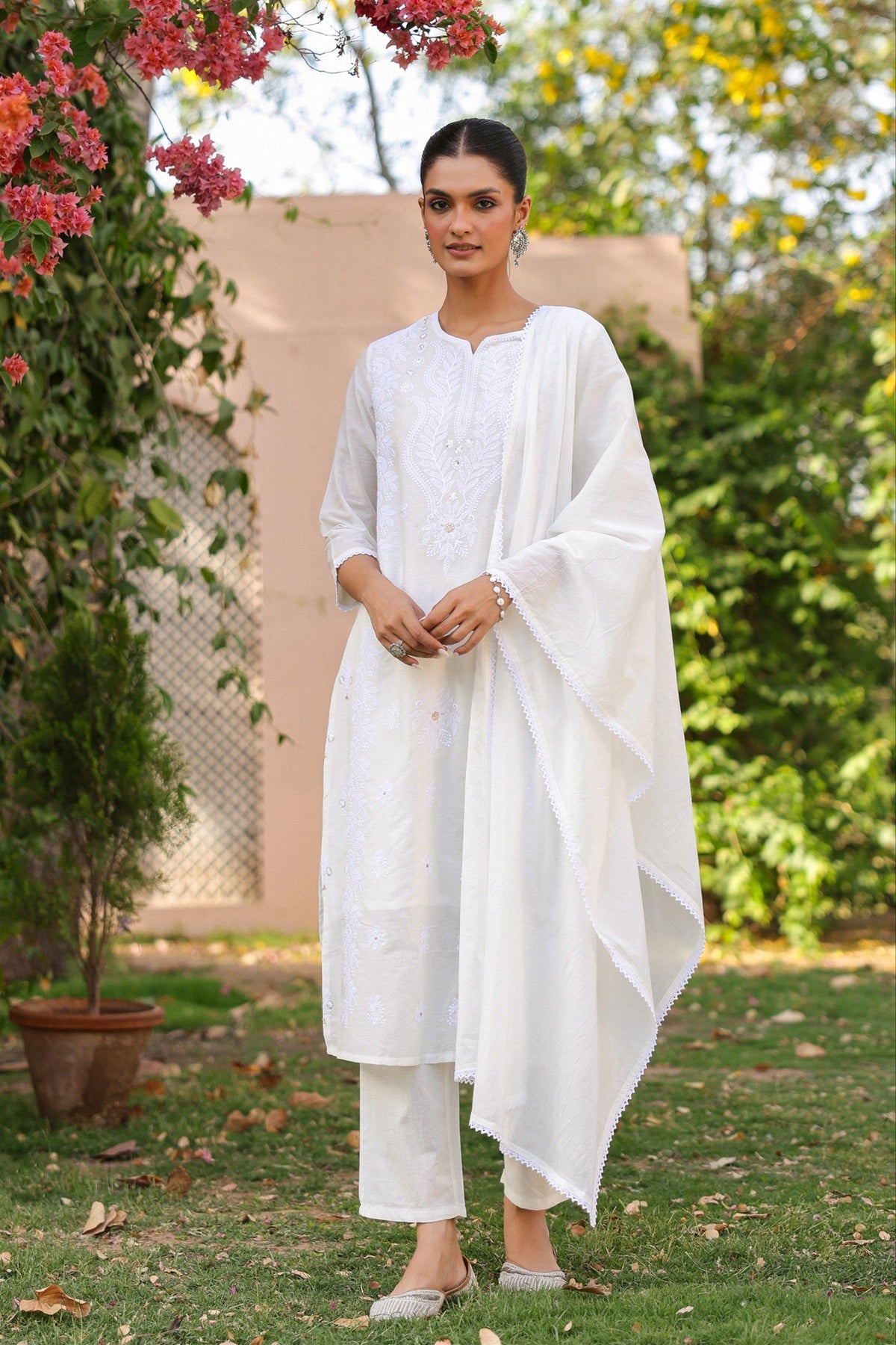 SARGAM WHITE PURE MUL COTTON CHIKANKARI SUIT SET