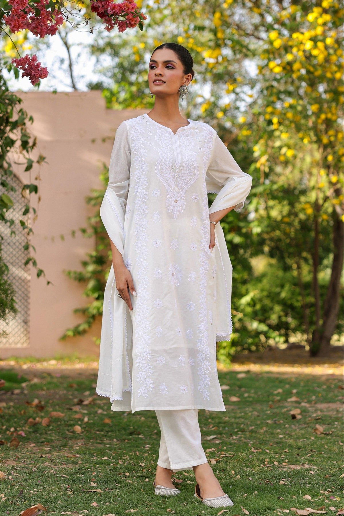 SARGAM WHITE PURE MUL COTTON CHIKANKARI SUIT SET