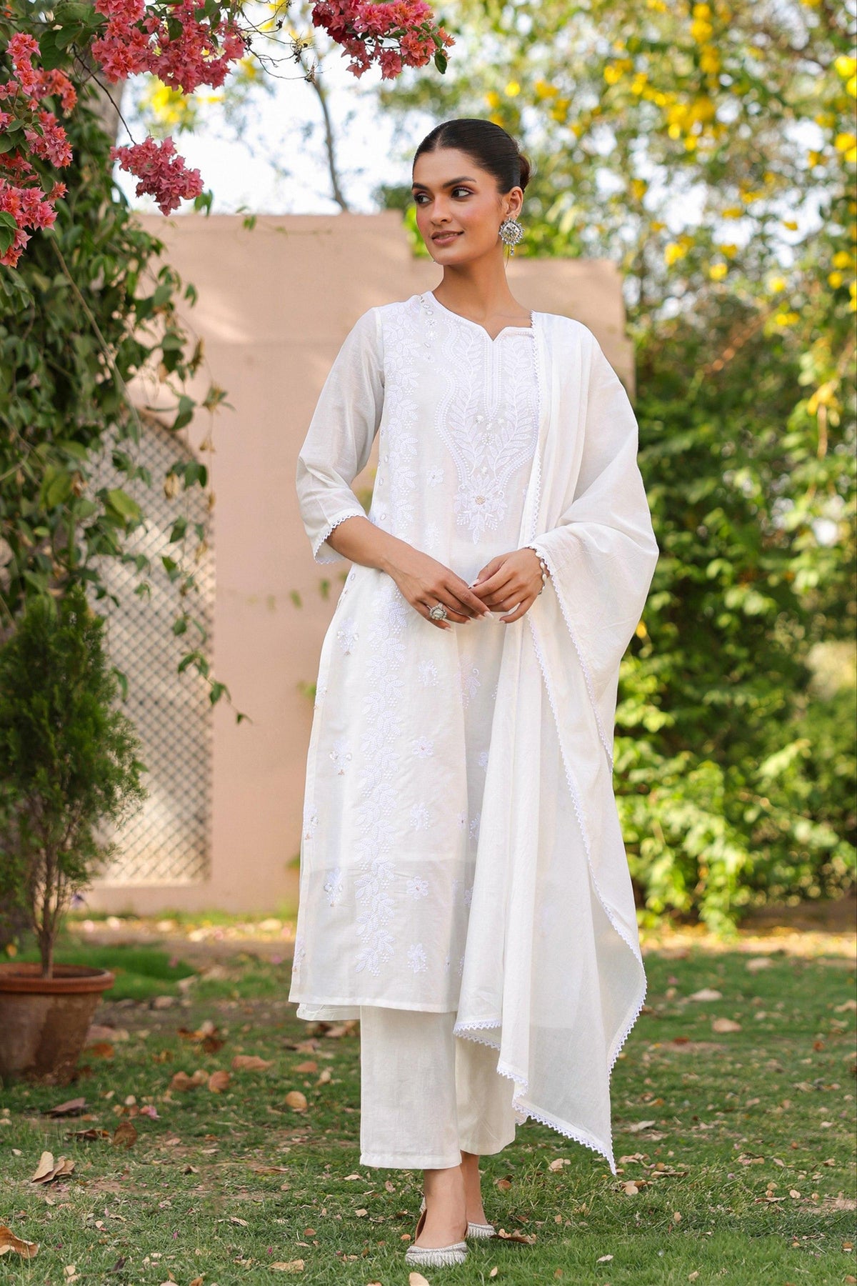 SARGAM WHITE PURE MUL COTTON CHIKANKARI SUIT SET