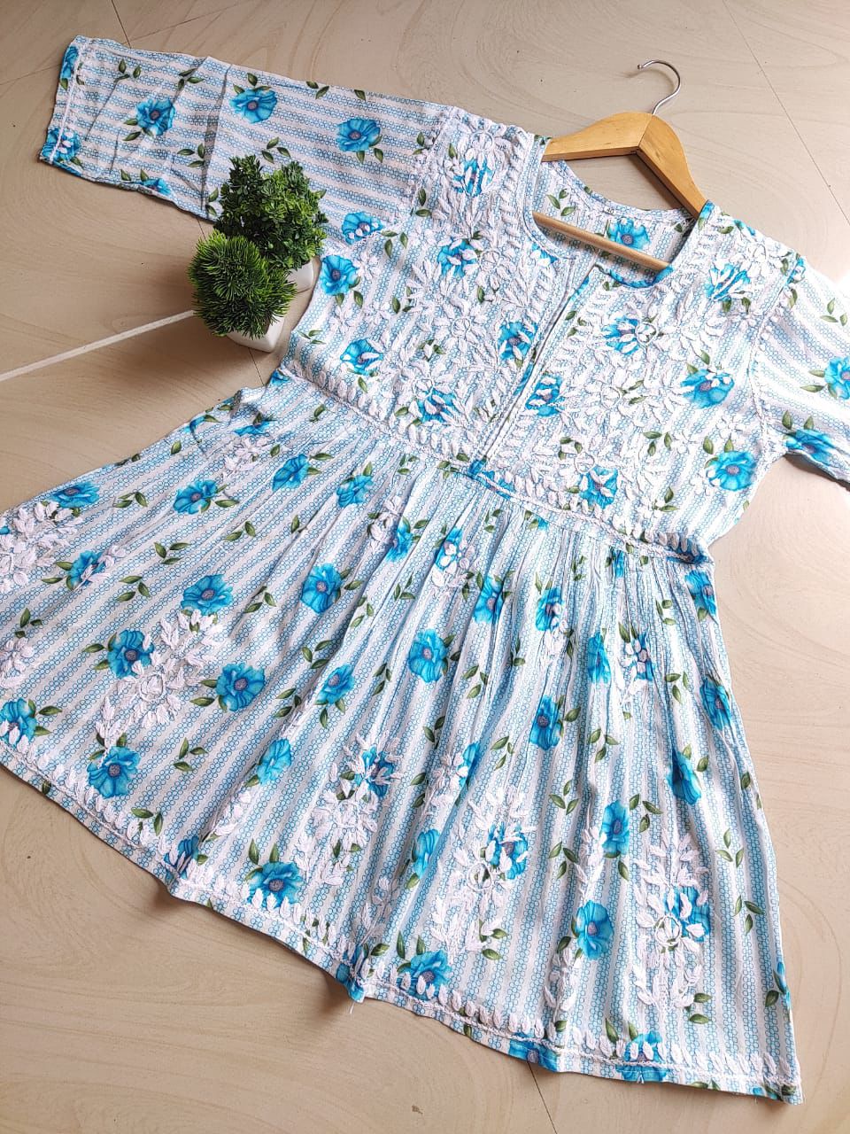 EHSAAS SHORT MUL COTTON CHIKANKARI KURTI - Ethnic Naari