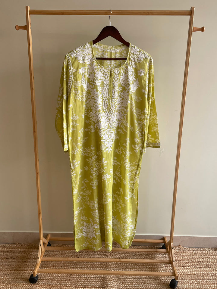 SANIA CHIKANKARI GREEN MUL COTTON STRAIGHT KURTA - Ethnic Naari